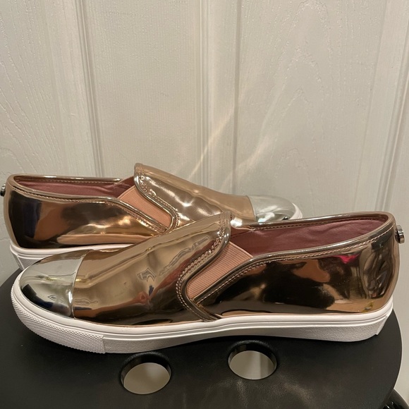 Steve Madden Metallic Sneakers Size 7 - Picture 6 of 8